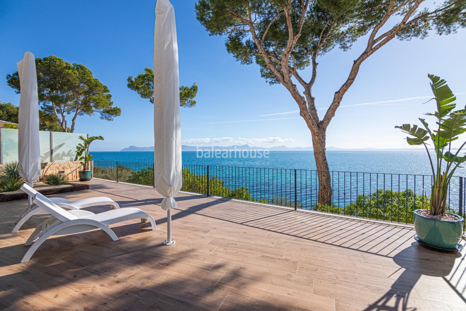 Atemberaubende Aussicht und direkter Zugang zum Meer von dieser mediterranen Villa in Alcudia