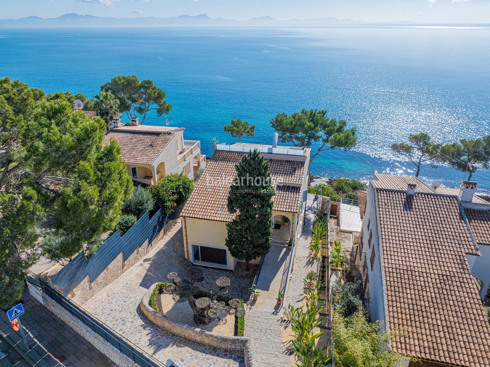 Atemberaubende Aussicht und direkter Zugang zum Meer von dieser mediterranen Villa in Alcudia