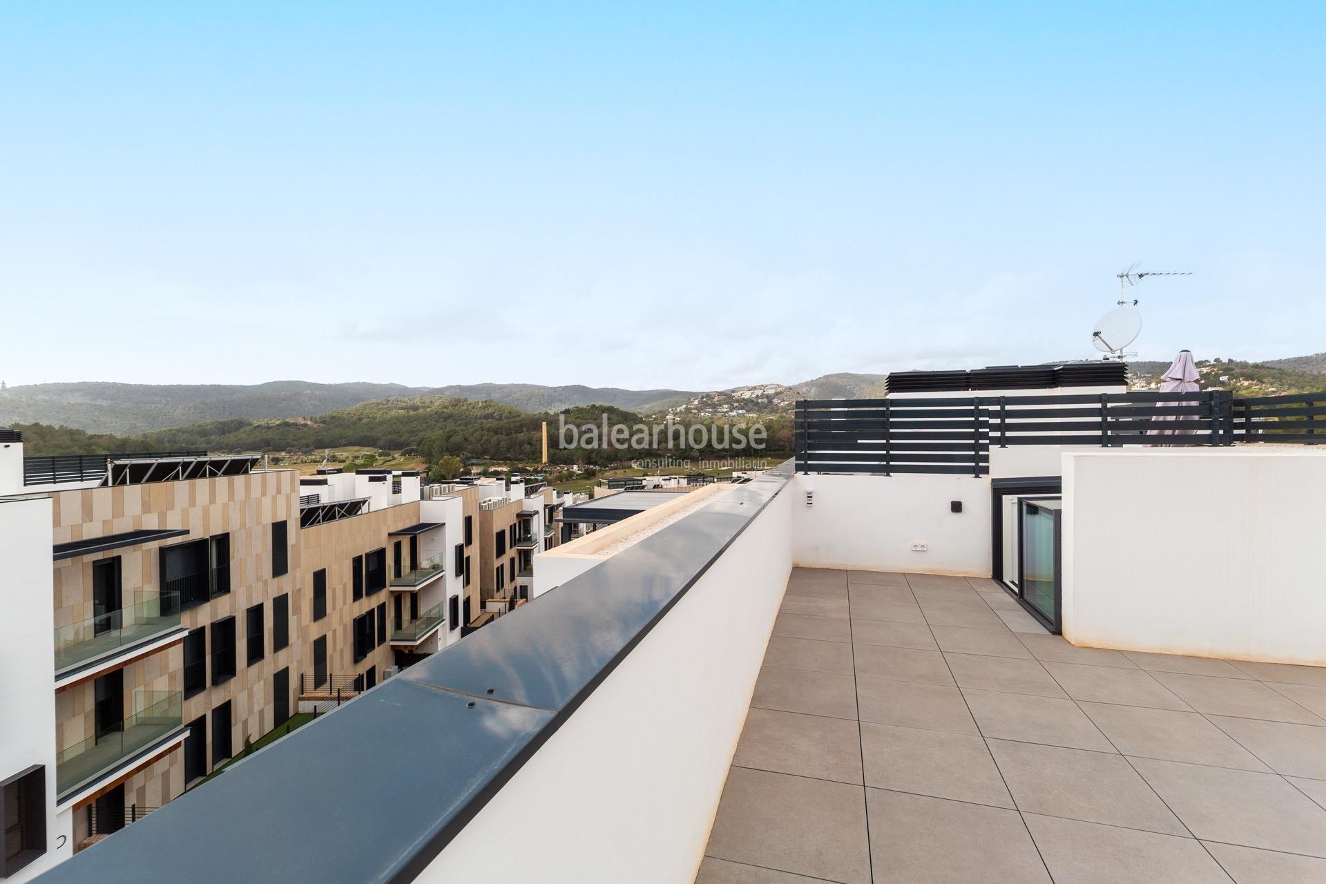 Fantástico ático nuevo con solarium y vistas despejadas a las montañas junto al golf en Son Quint