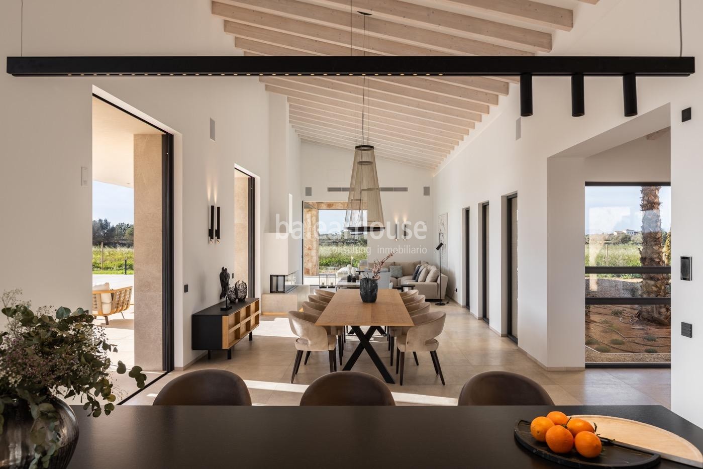 Spectacular new finca with views of all the green surroundings of Santanyí and close to beaches