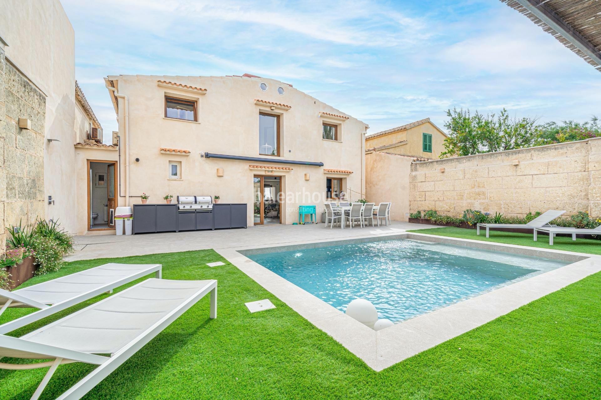 Fabulosa villa moderna frente al mar con terrazas, gran jardín y piscina en la costa de Palma