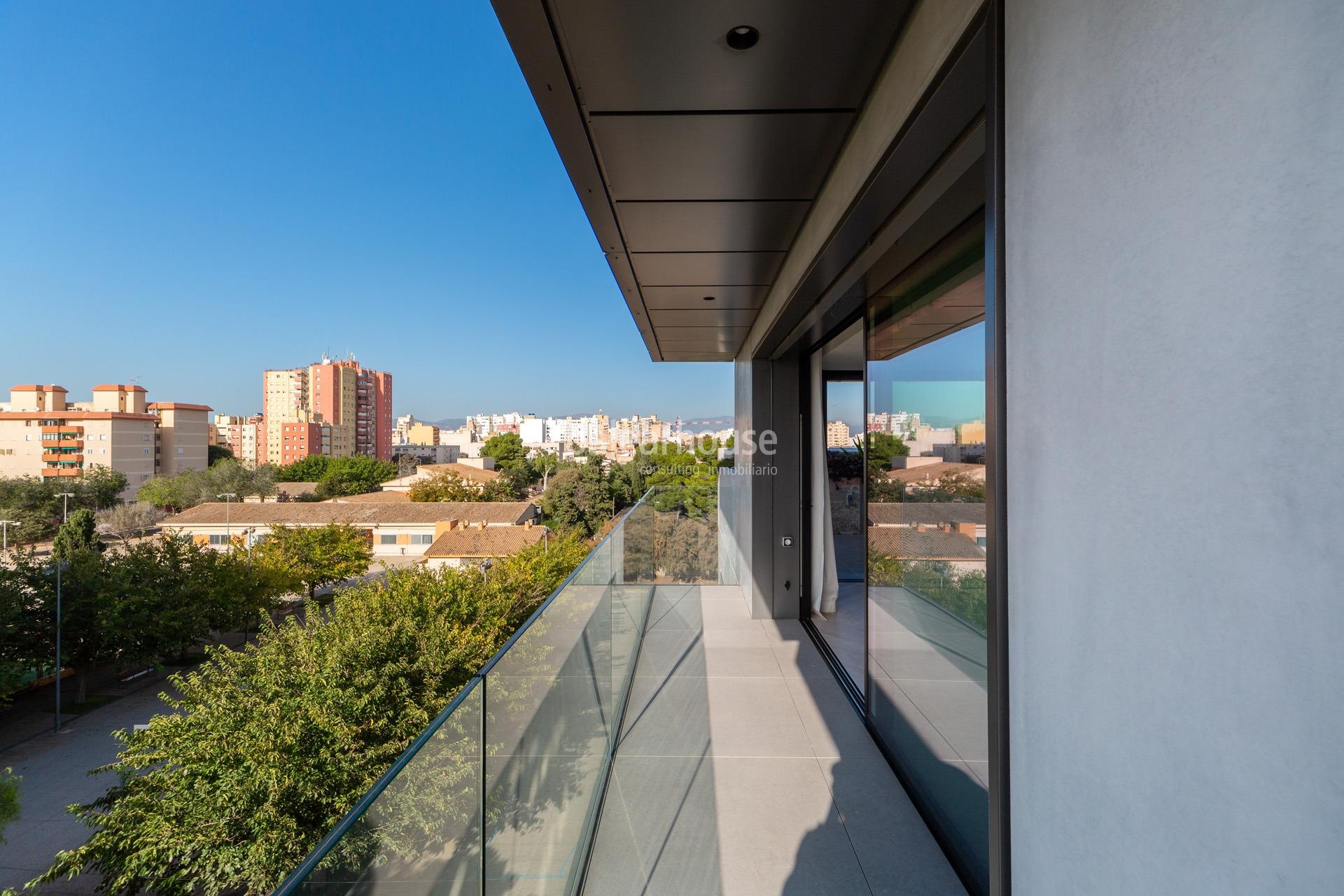 Innovadora vivienda nueva con vistas al mar en un contemporáneo complejo junto al Portixol